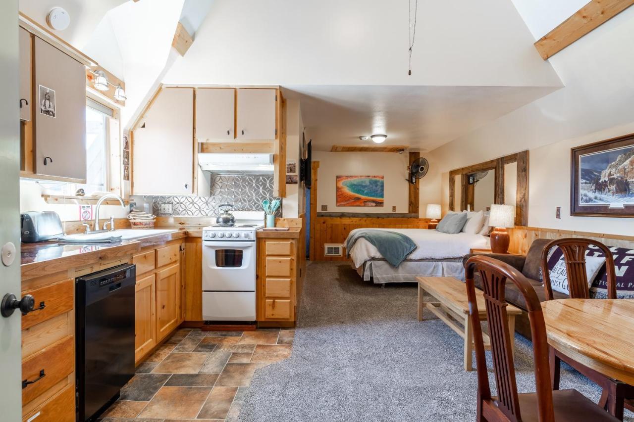 Raven'S Heart Apartment West Yellowstone Exterior photo